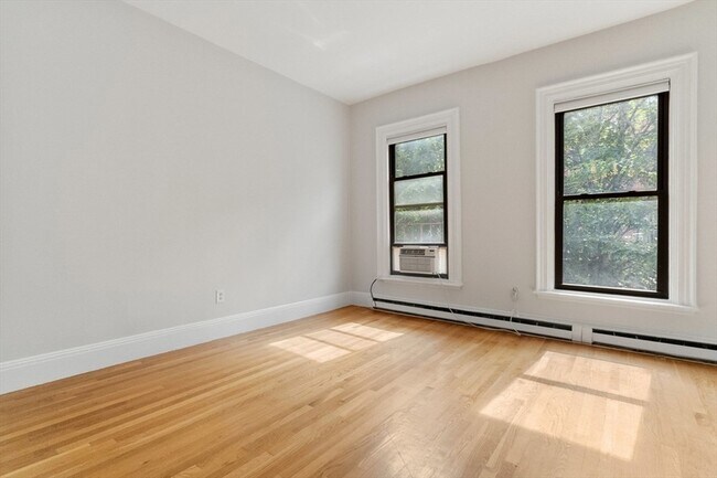 Building Photo - 182 W Brookline St