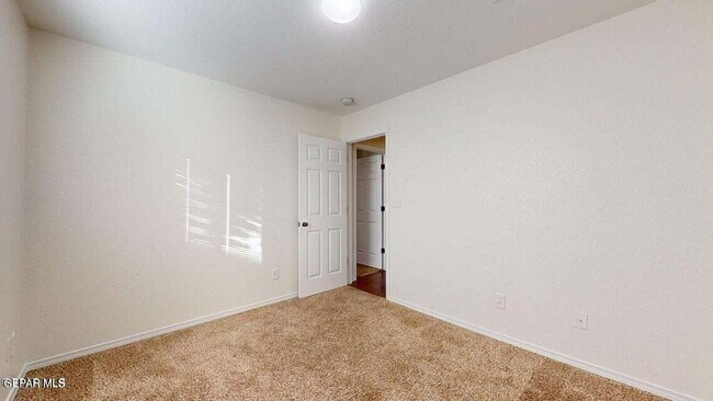 Building Photo - 2112 Shreya St