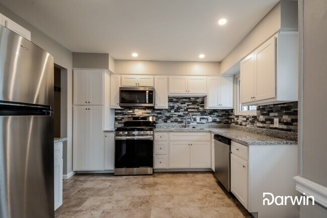 Building Photo - 819 Riderwood Dr