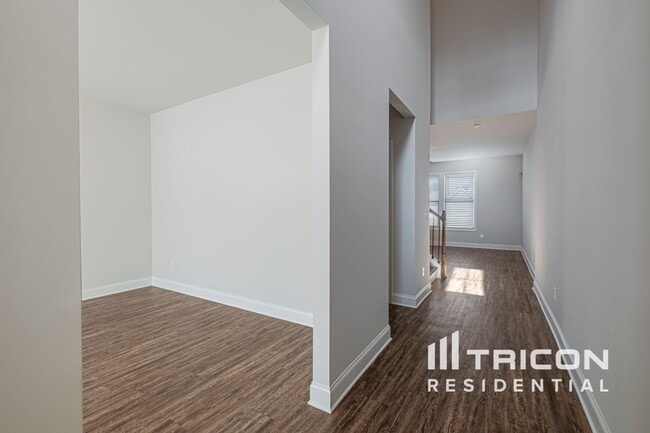 Building Photo - 4162 Bella View Dr
