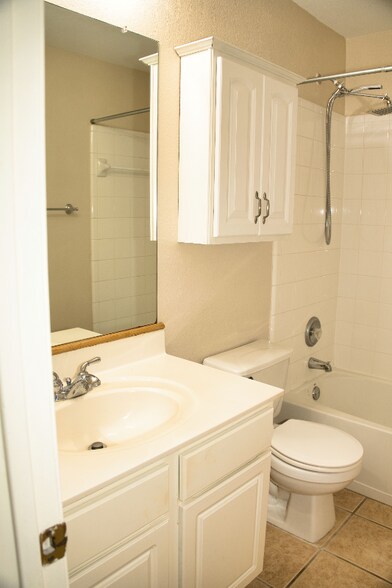 Building Photo - 1507 Hollyhock Ct
