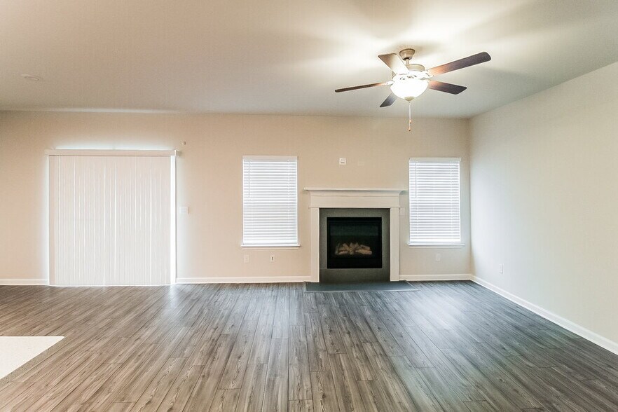 Building Photo - 859 Sara Mdw Rd