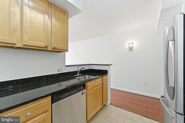 Building Photo - 880 N Pollard St