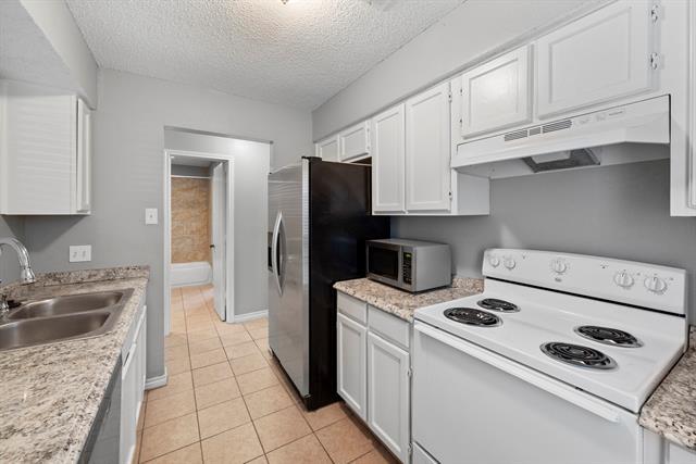 Building Photo - 3415 S Meadow Dr