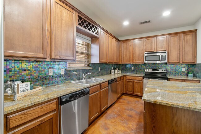 Building Photo - * MOVE IN SUMMER 7/25/2027 * 5 Bed 3 Bath ...