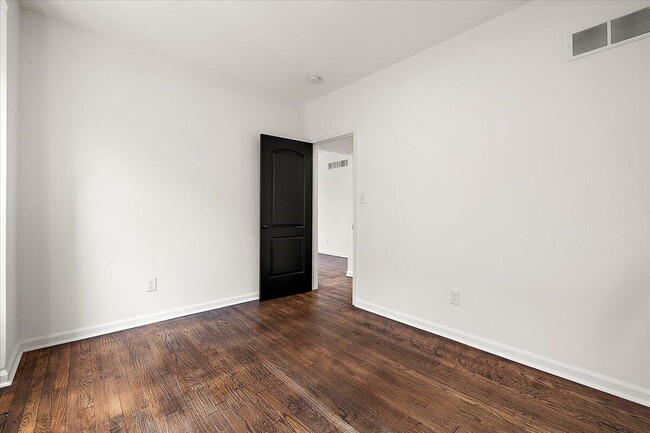 Building Photo - 2477 Hazelwood St