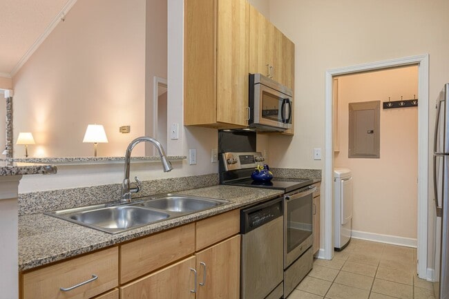 Building Photo - Bright 1-Bedroom Condo with Detached Garage in Eastwood Village Complex (Water Included)