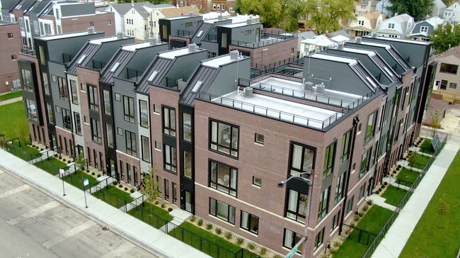 Building Photo - 4210 W Belmont Ave