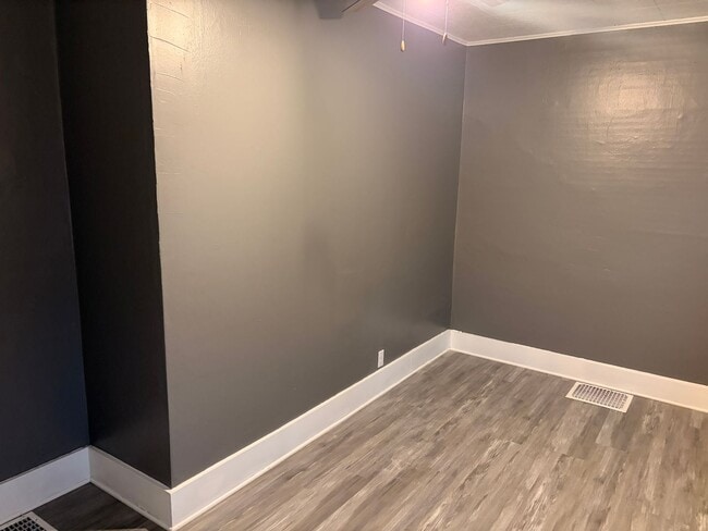 Building Photo - Charming 2-Bedroom Home with Garage and Covered Porch!