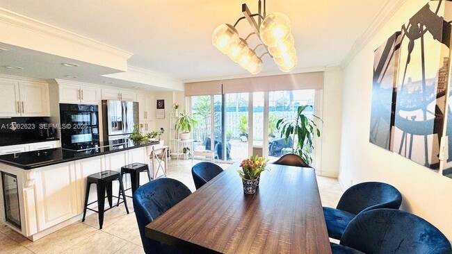 Building Photo - 903 NE 27th Ave