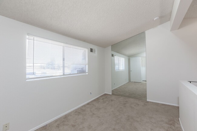 Building Photo - Spacious 2-Bedroom, 2.5-Bath Condo in Cano...
