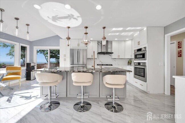 Building Photo - 950 Sunset Ridge