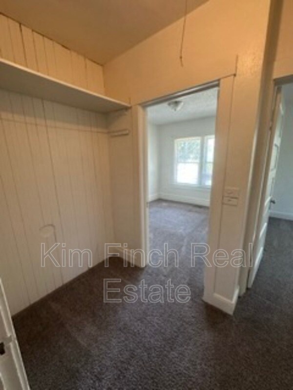Building Photo - 591 E 300 N