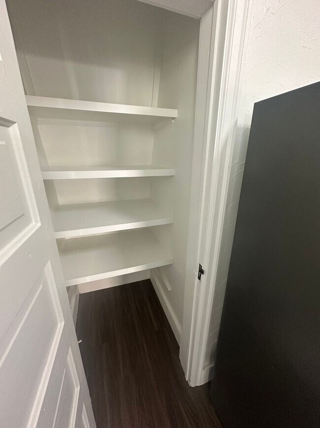 Building Photo - 113 N 6th St