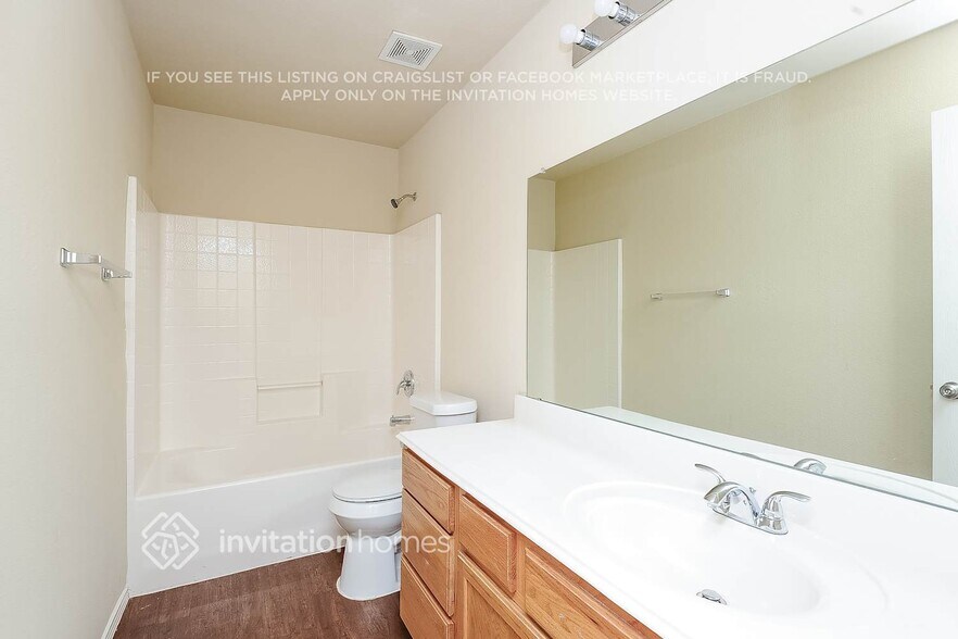 Building Photo - 5028 Raymond Dr