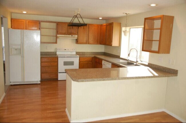 Building Photo - 2533 193rd Pl SW