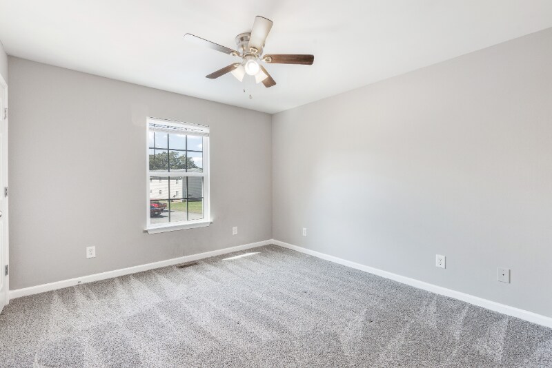 Building Photo - 109 Creekside Dr