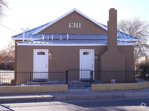 Building Photo - NEWLY REMODELED 1 BED 1 BATH Coming Soon!!