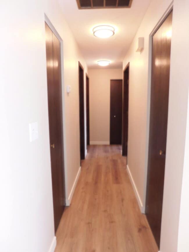 Building Photo - Beautiful 4 Bedroom, 1-1/2 Bathroom Home W...