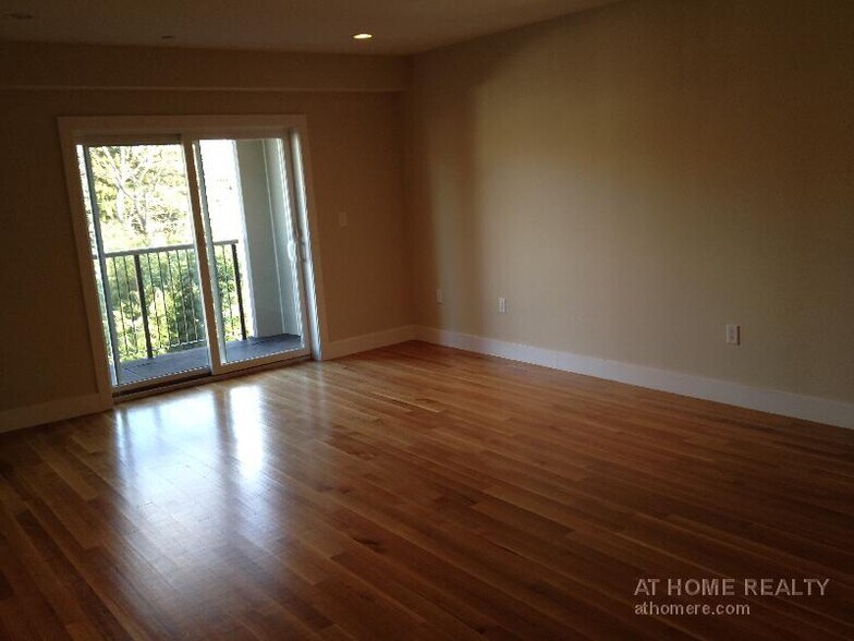 Building Photo - 321 Hammond Pond Pky