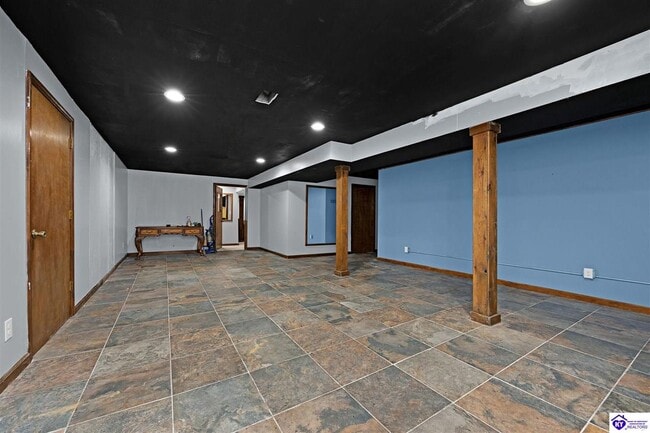 Building Photo - 306 Forest Trce