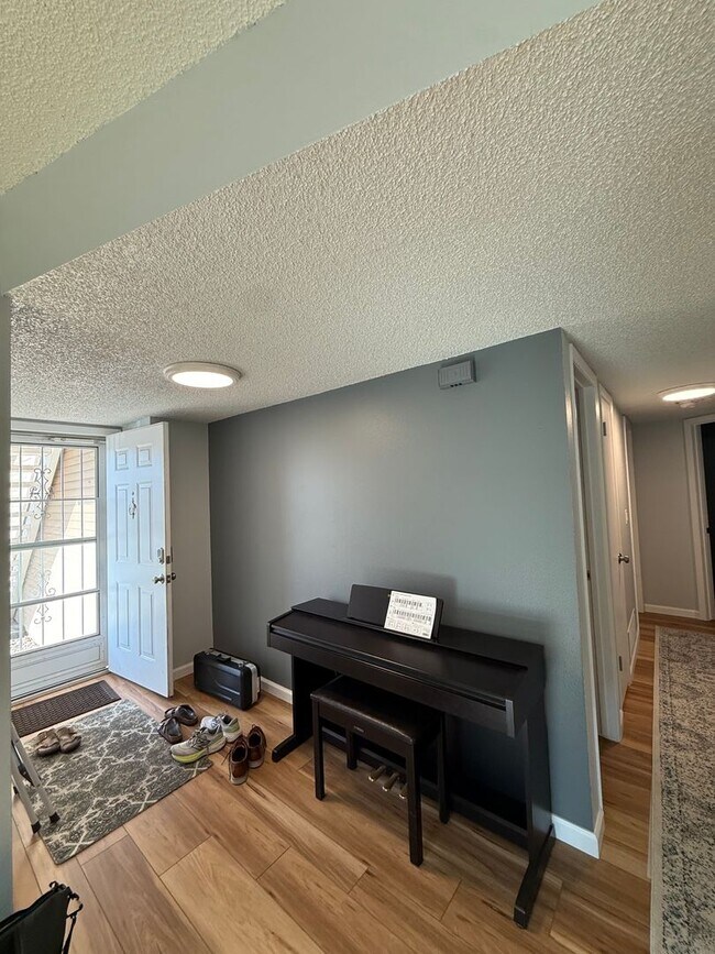 Building Photo - Spacious 2bd/2ba Condo- Lakewood CO, Available 7/10/26!