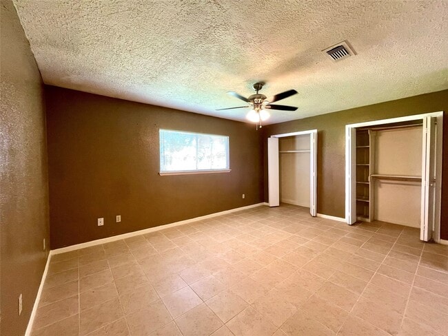 Building Photo - 6310 Star Lake Dr