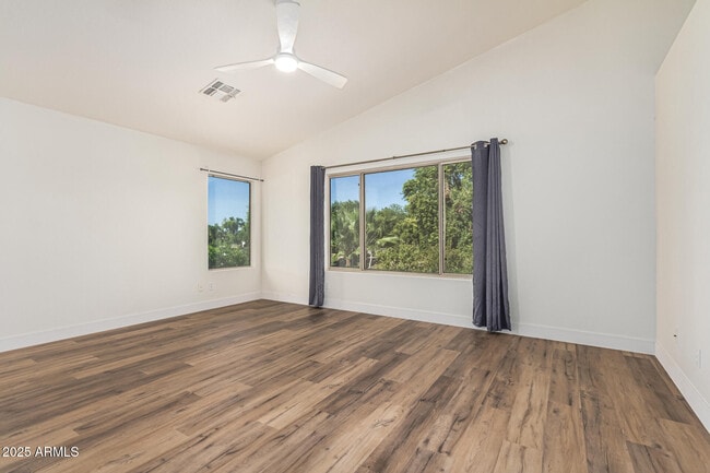 Building Photo - 602 W Canary Way