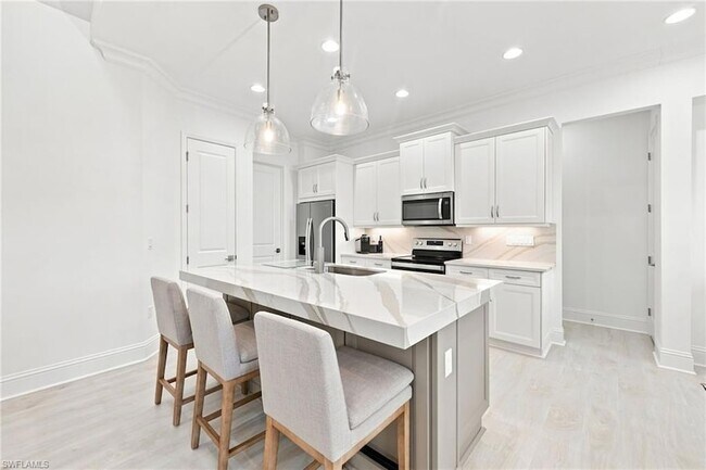 Building Photo - 7150 Saona CT
