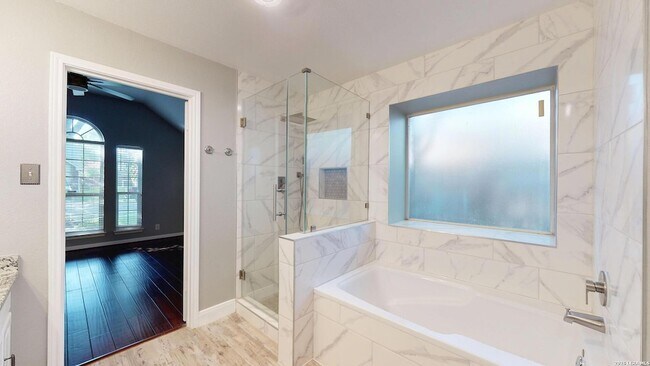 Building Photo - 1009 Crimson Cove Dr