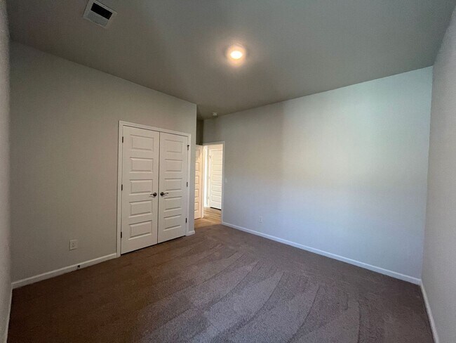 Building Photo - 149 Holloway Hill