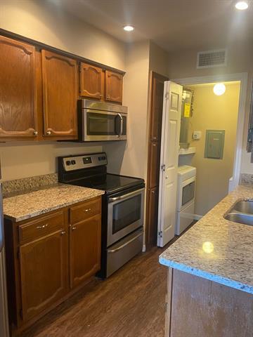 Building Photo - 3101 Townbluff Dr