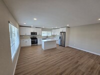 Building Photo - Fully renovated 4 bed 2 bath!