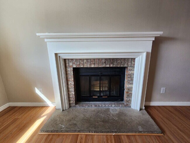 Building Photo - Beautiful 3 Bedroom Home In Great Neighborhood!