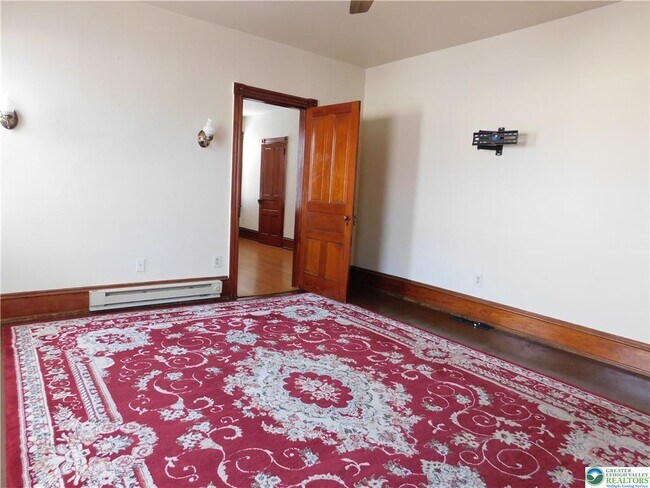 Building Photo - 300 S 9th St