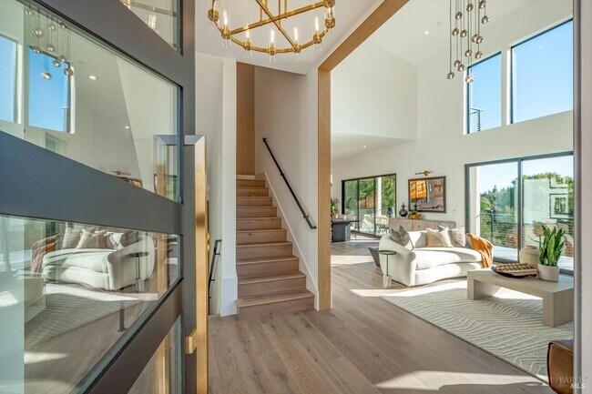 Building Photo - 1580 Clear Ridge Dr
