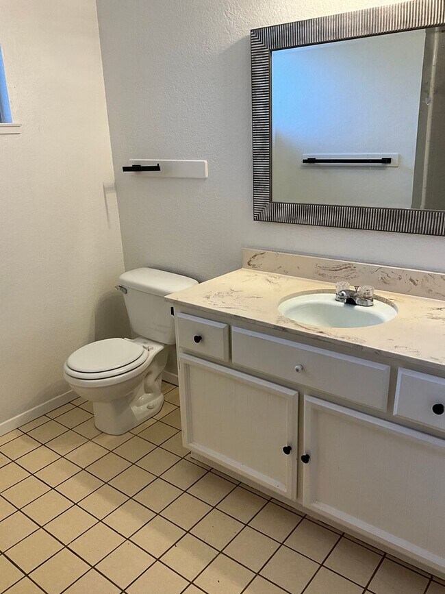Building Photo - SPACIOUS 3 BED HOME IN ROCKLIN!!
