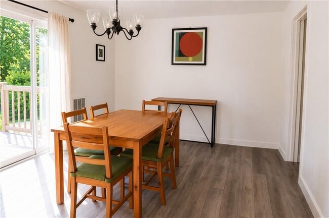 Building Photo - 752 Pebble Creek Dr