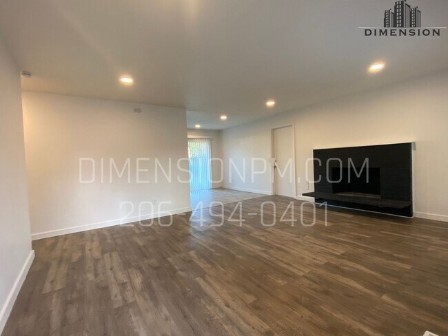 Building Photo - Ready to Move in Refreshed Ramber!