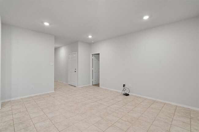 Building Photo - 112 Ragnar Dr