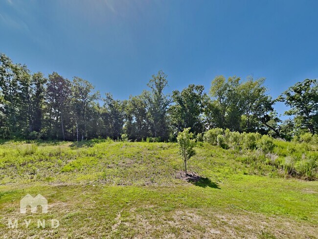 Building Photo - 725 Point Andrews Dr SW