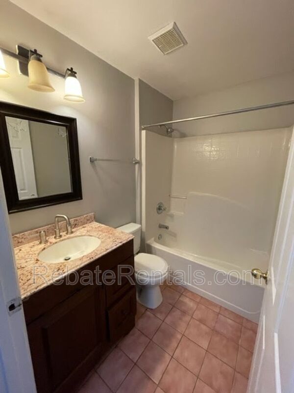 Building Photo - 10538 Lantana Lakes Dr N