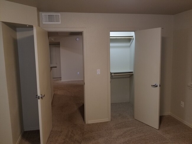 Building Photo - Upgraded West-Flagstaff Condo in the Arbor...
