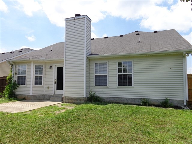 Building Photo - 1669 St Andrews Dr