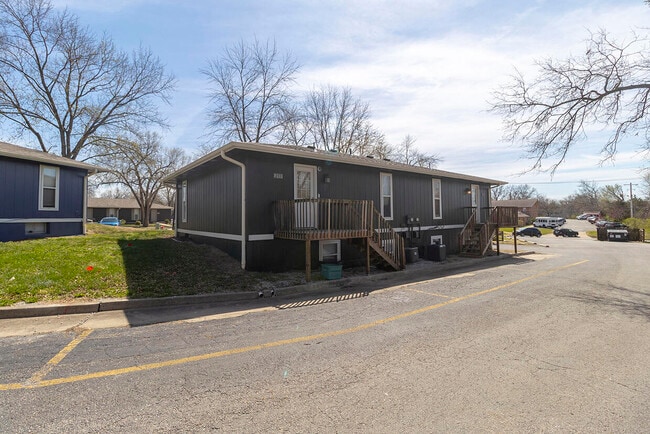 Building Photo - 211 Wheaton Ct