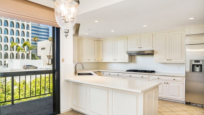 Building Photo - Elegant living in the heart of Beverly Hills