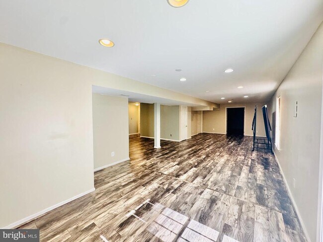 Building Photo - 28 Scotland Cir