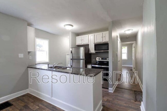 Building Photo - 419 N Beville Ave