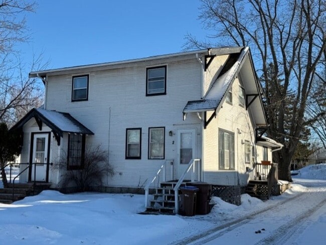 Building Photo - Cozy studio apartment conveniently located on South 6th Street #3