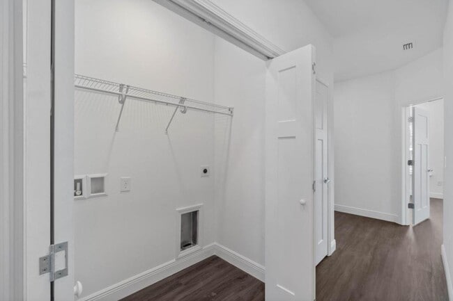 Building Photo - 529 Hill Ln